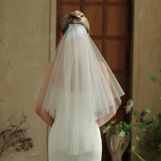 V380 Double Layer White Short Bridal Veil Simple Pearl Hair Comb Wedding Dress Accessories
